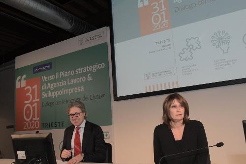 Nella foto gli assessori alle Attività produttive Sergio Emidio Bini e al Lavoro Alessia Rosolen al workshop "Essere sistema. Verso il piano strategico di Agenzia Lavoro & SviluppoImpresa. Dialogo con le imprese dei Cluster" al Molo IV di Trieste.